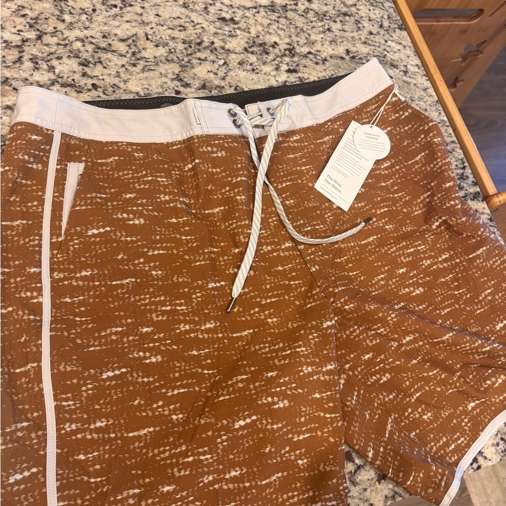 bnwt Vuori caramel slub Swimtrunks 36